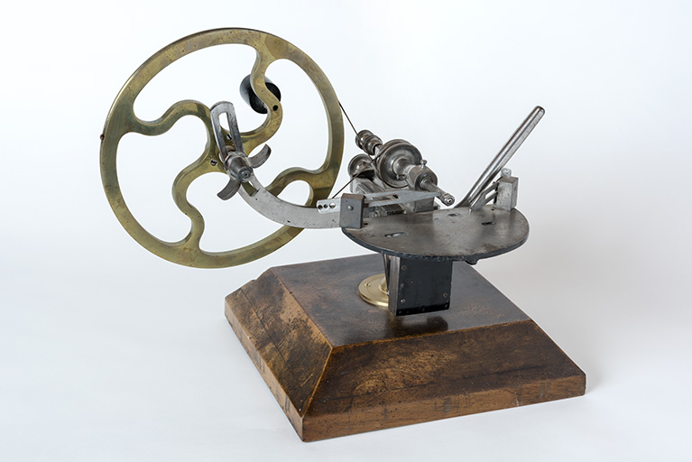 Machine à fraiser Baverel (ferme et atelier de mécanique de précision de Francis Baverel, Villers-le-Lac).