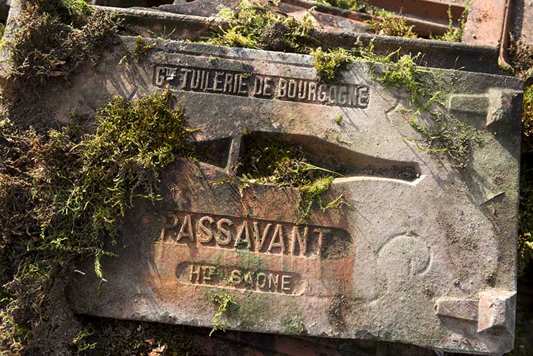 Tuilerie et briqueterie du Rougeot, puis Grande Tuilerie de Bourgogne, Passavant-la-Rochère : revers d'une tuile mécanique.