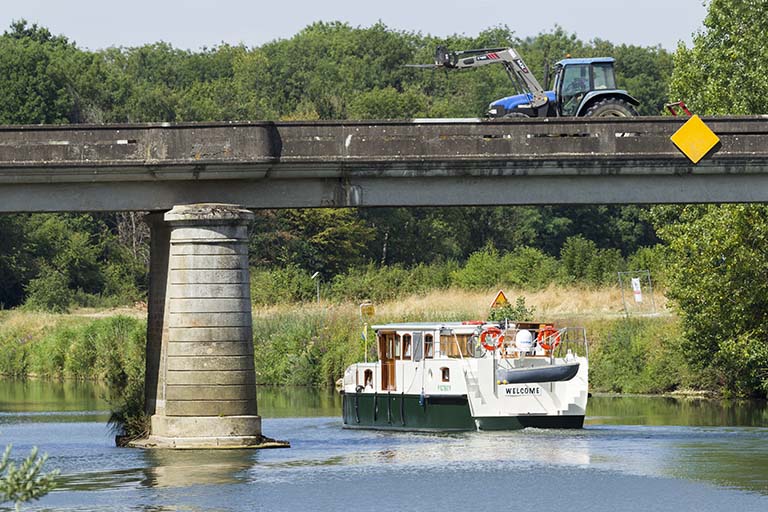 Le pont de Ray-sur-Saône.