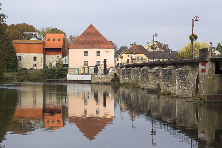 Le pont depuis la rive gauche.