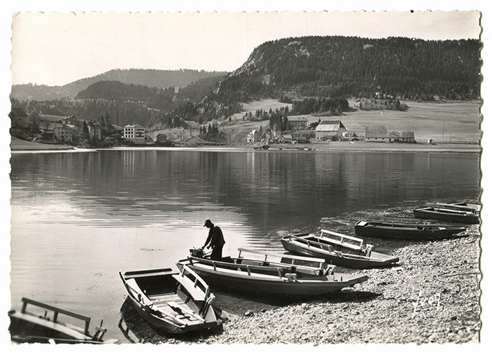 [Barques sur le lac de Chaillexon, face au hameau des Pargots], [2e quart 20e siècle].