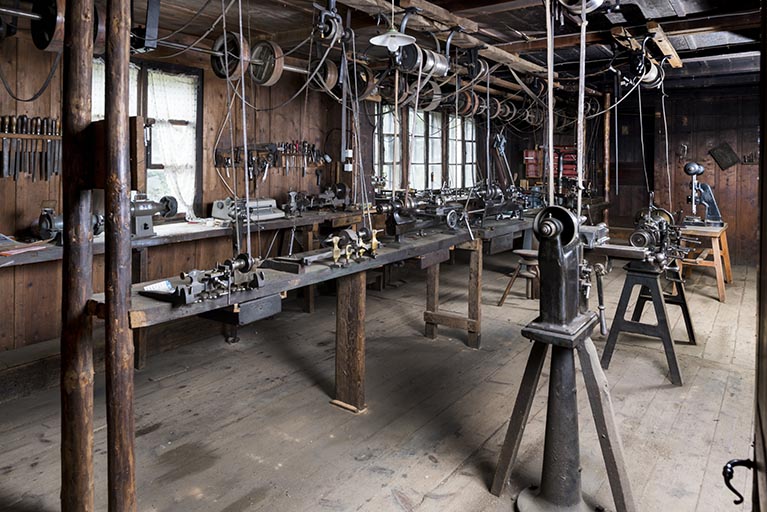 Fabrique d'outillage des Gras : intérieur d'un atelier.
