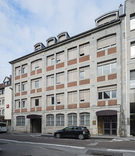 Usine d’horlogerie (23 rue Gambetta). ; Façade antérieure vue de trois quarts droite.