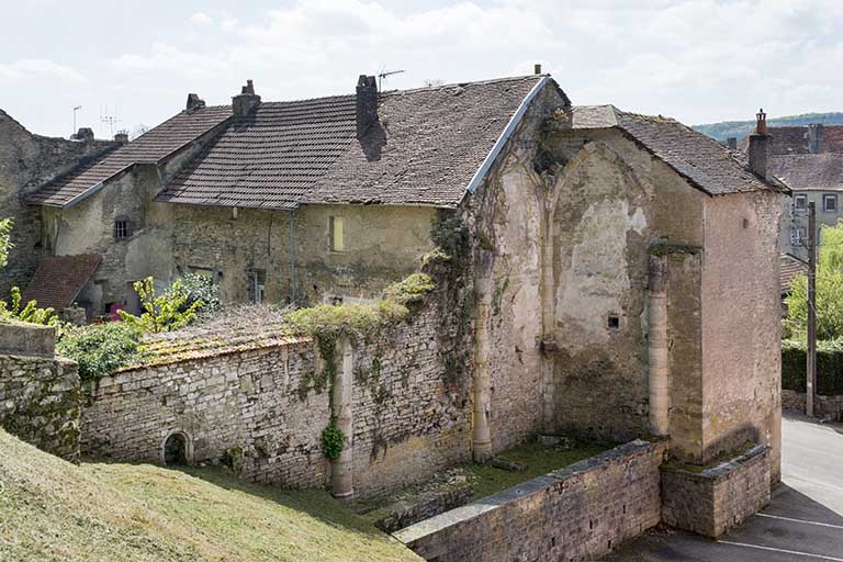 L'ancienne église et prieuré.
