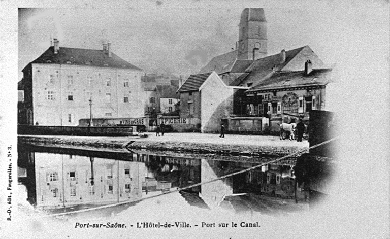 Le canal et l'Hôtel de ville, carte postale.