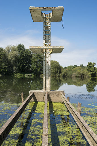 Le plongeoir, vue de face.