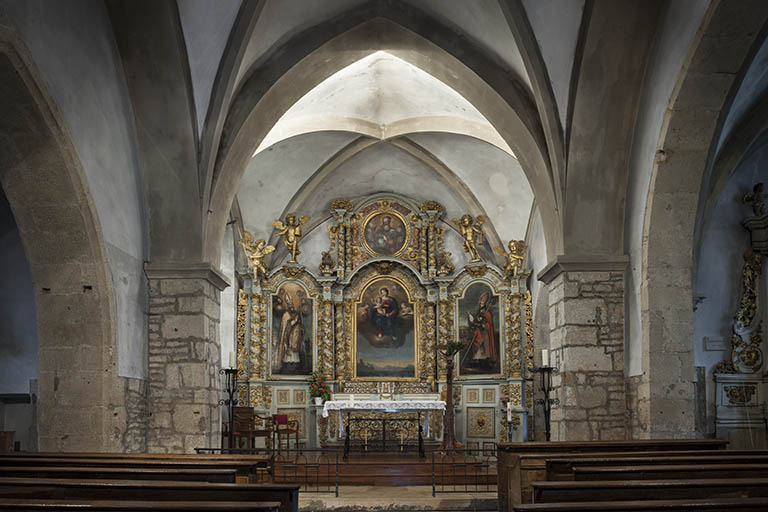 Le retable et le choeur.