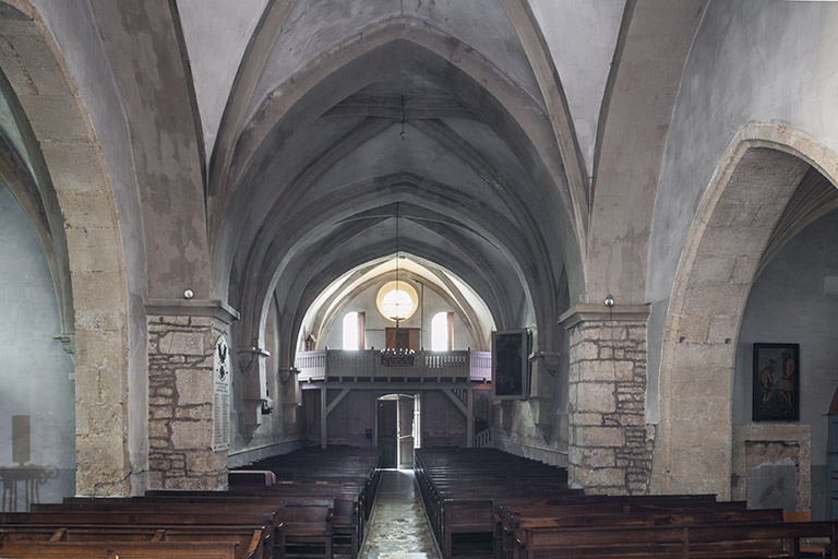 Vue intérieure depuis le choeur.