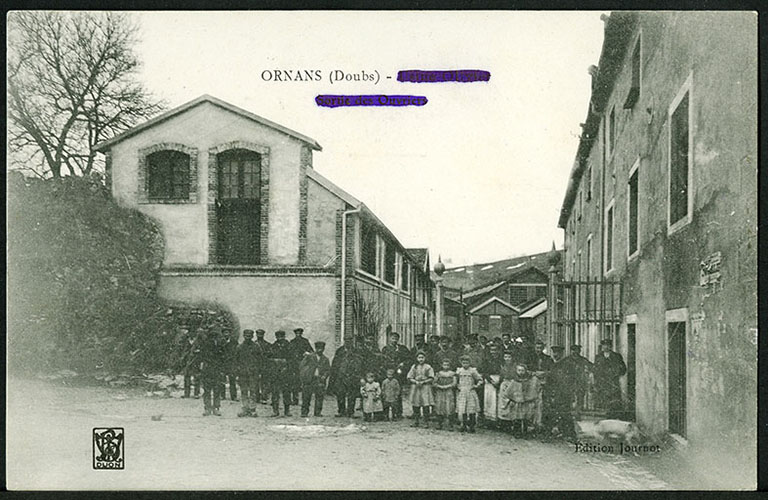 Usine Olivier - Sortie des ouvriers, carte postale, s.d. [fin 19e ou début 20e siècle].