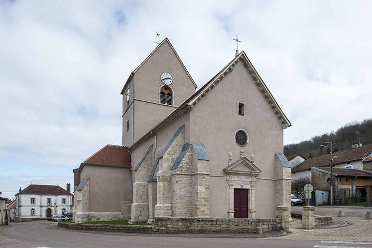 Vue depuis la place publique.