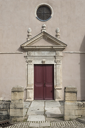 Le portail d'entrée.
