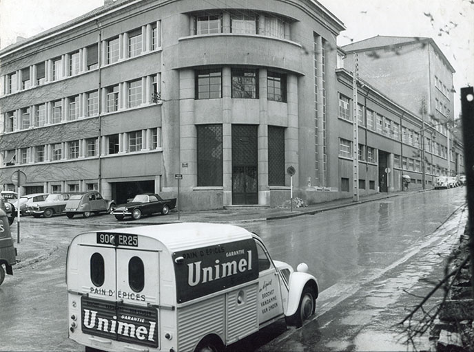 Confiserie et biscuiterie Brochet, photogr., s.d. [1963].  ; Vue d'ensemble de l'usine, s.d. [1963].