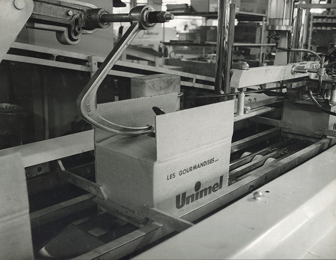 Conditionnement en cartons, s.d. [vers 1963].