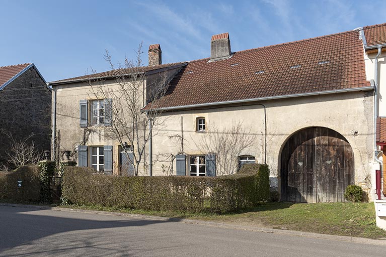 Ferme 9 rue de Froideveau.
