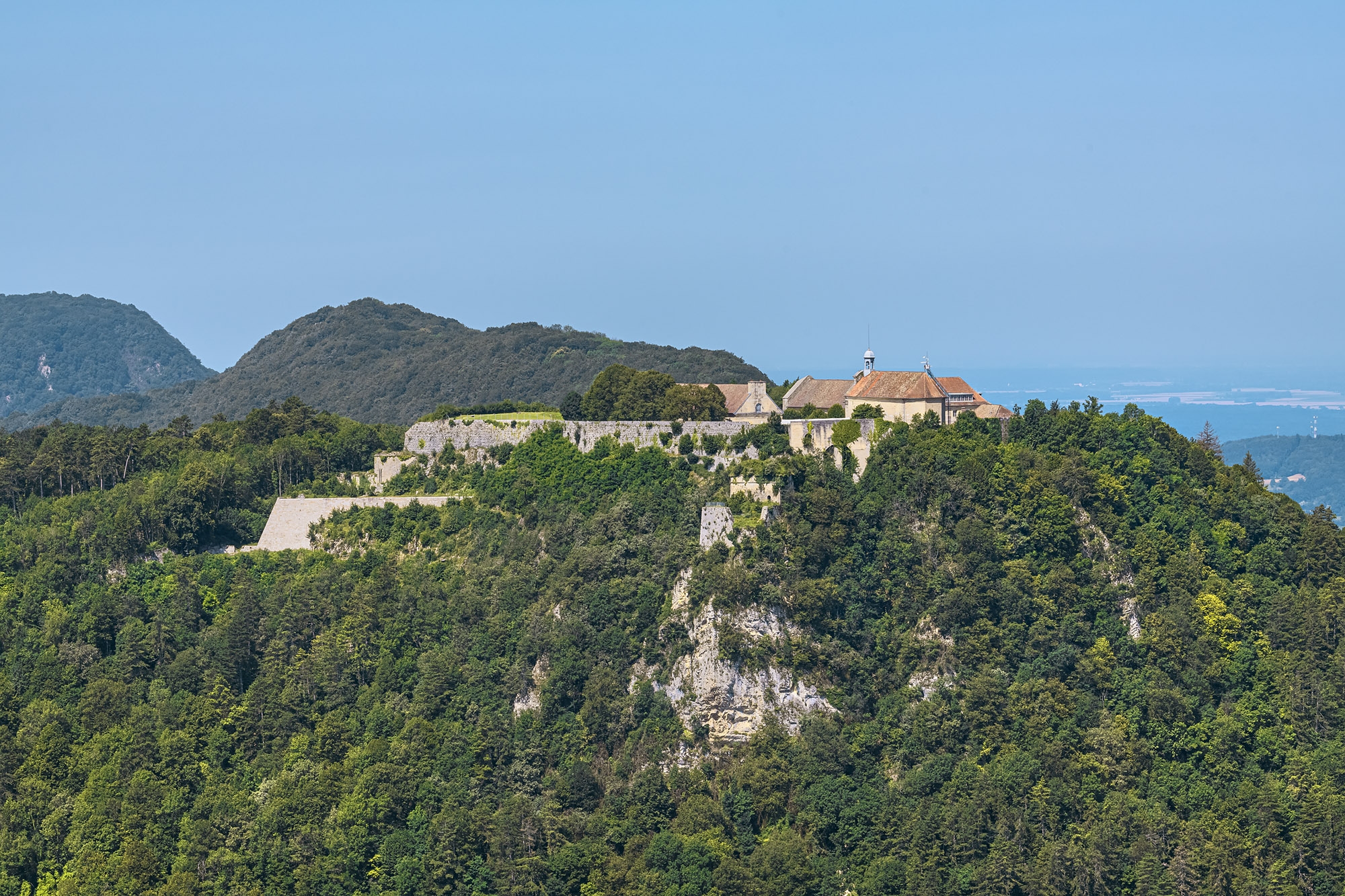 Vue générale depuis l'est.
