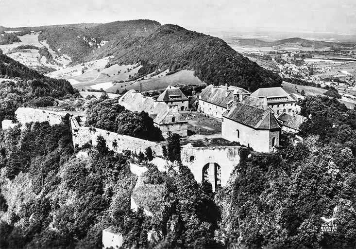 Salins-les-Bains (Jura). Le front est du fort. S.d.
