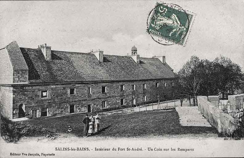 Salins-les-Bains. Intérieur du Fort Saint-André - Un Coin sur les remparts. S.d.