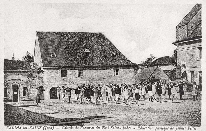 Salins-les-Bains (Jura). Colonie de Vacances du Fort Saint-André [le bâtiment abritant la salle d'armes de l'artillerie]. S.d.