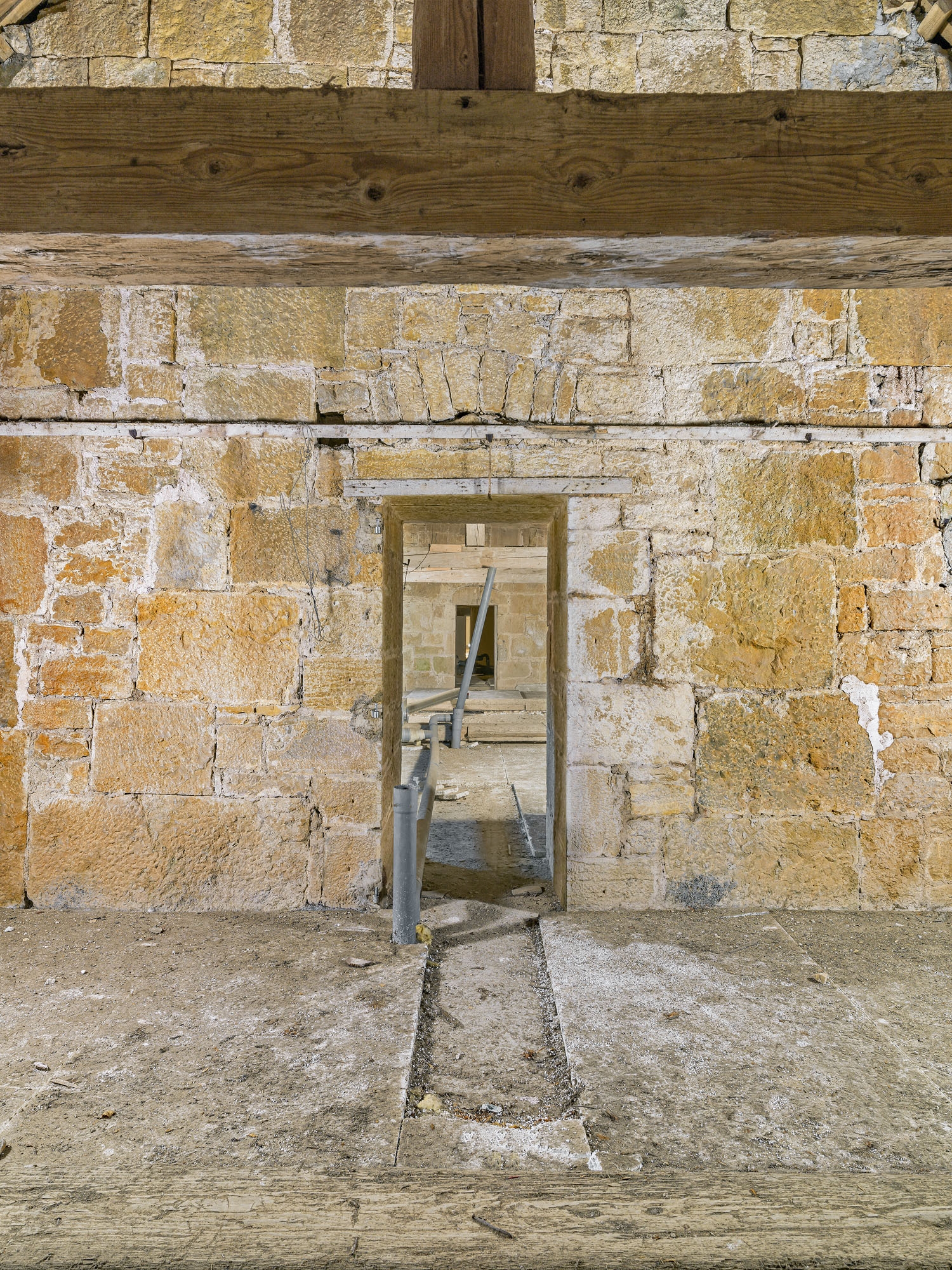 Caserne U, grenier : vue traversante.