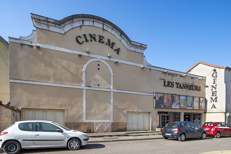 Cinéma les Tanneurs : façade antérieure, de trois quarts gauche.