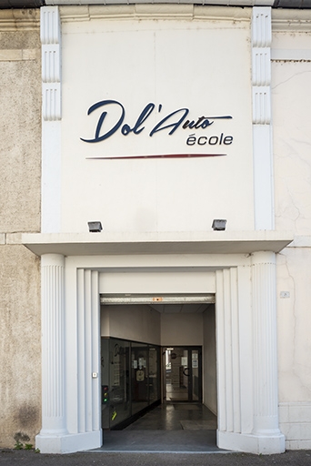 Modern'Cinéma : entrée vue de face.