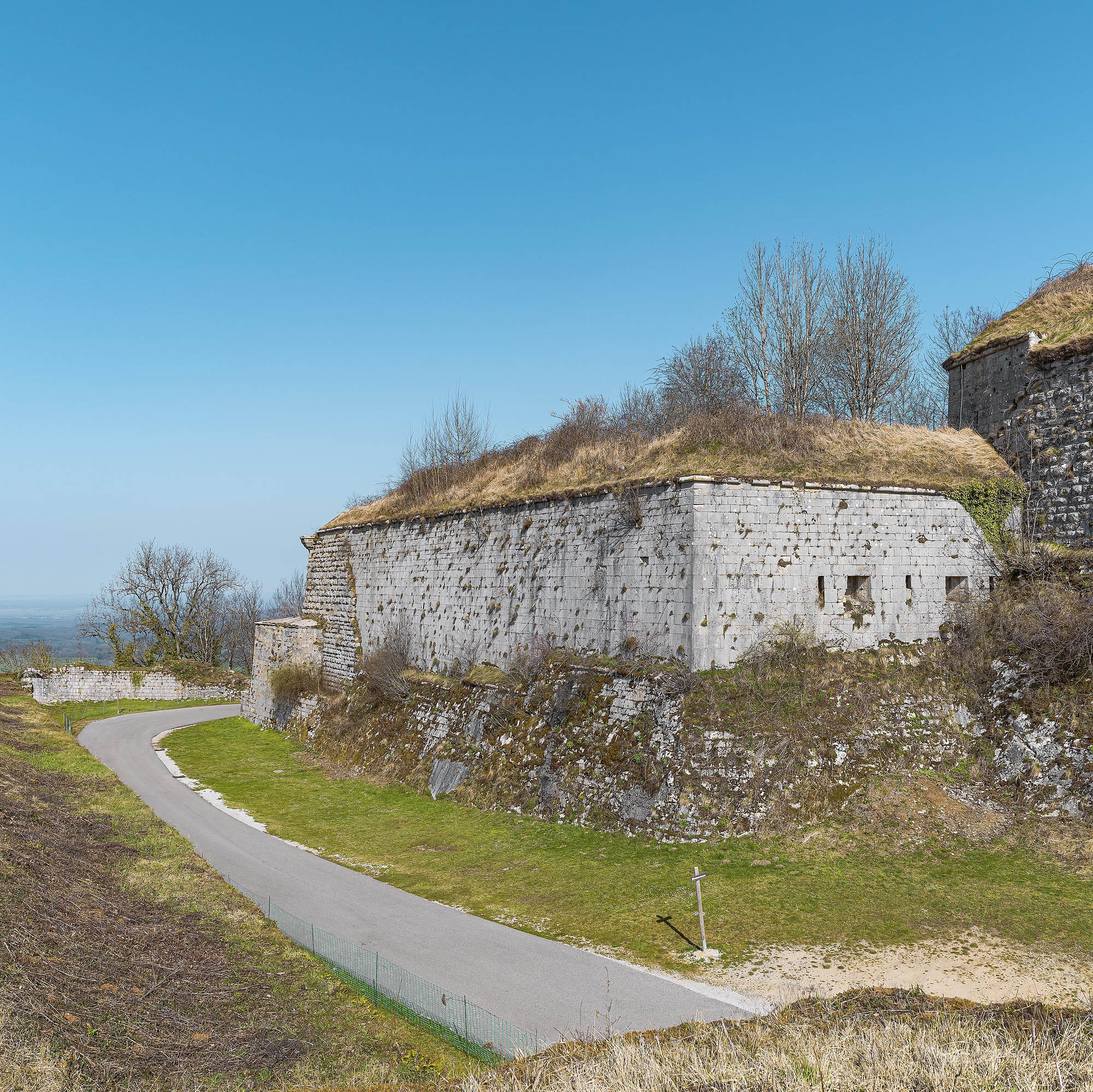 Demi-bastion du front d'attaque.