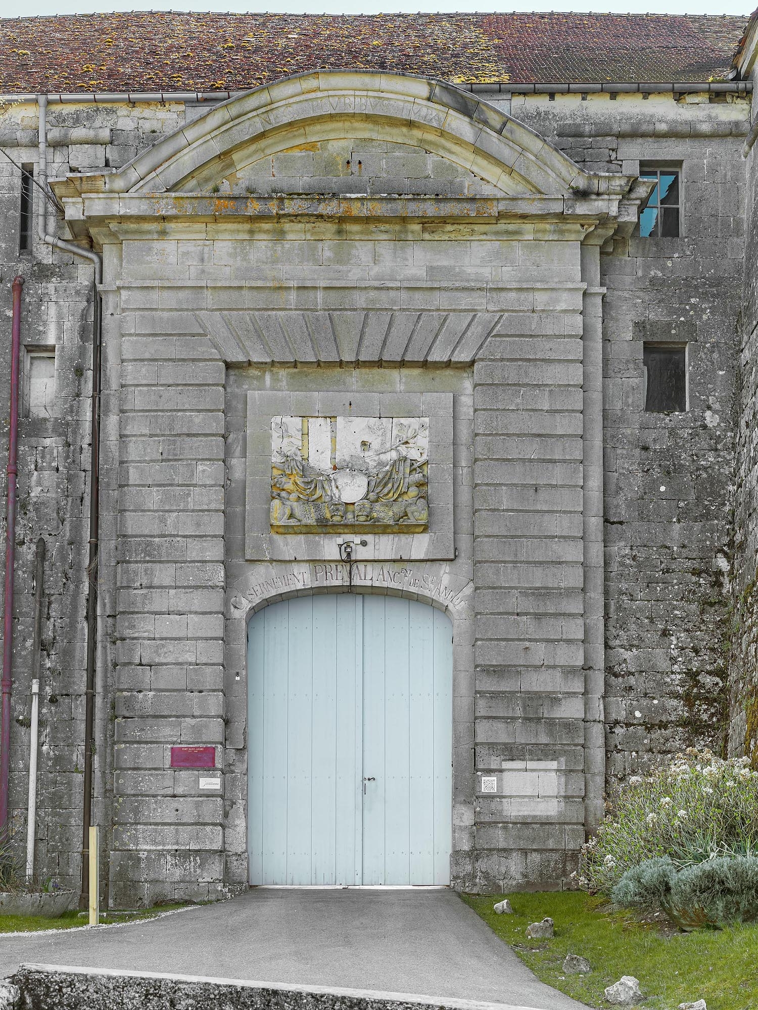 Porte monumentale.