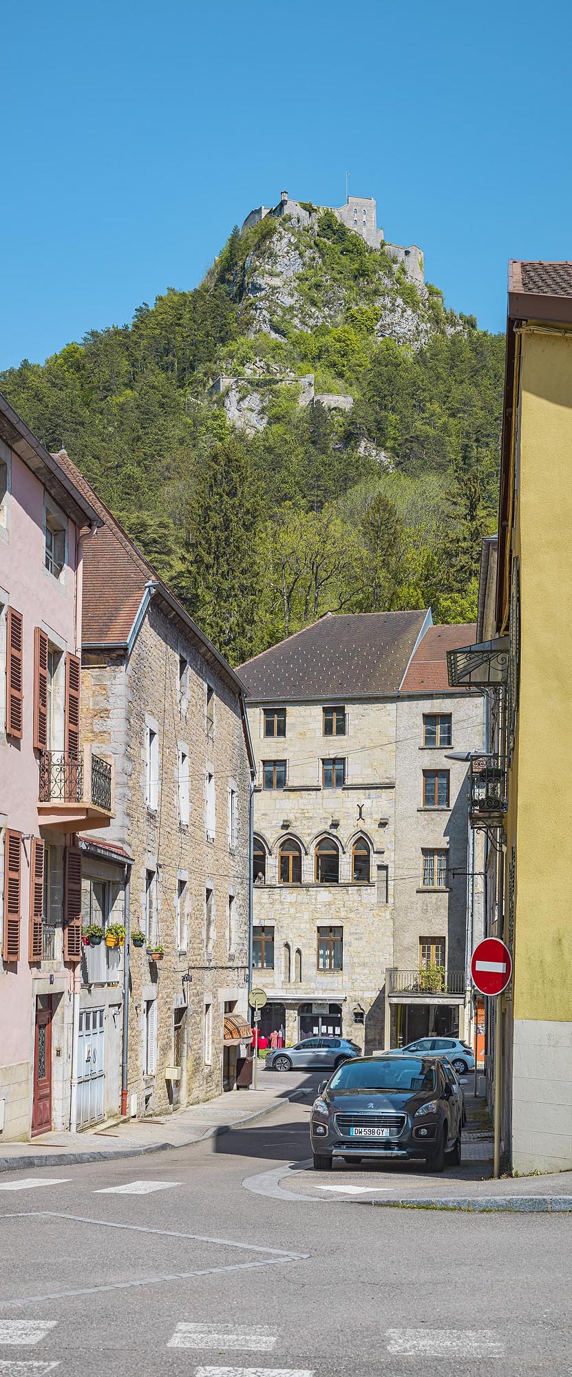 Vue depuis le bourg de Salins-les-Bains.