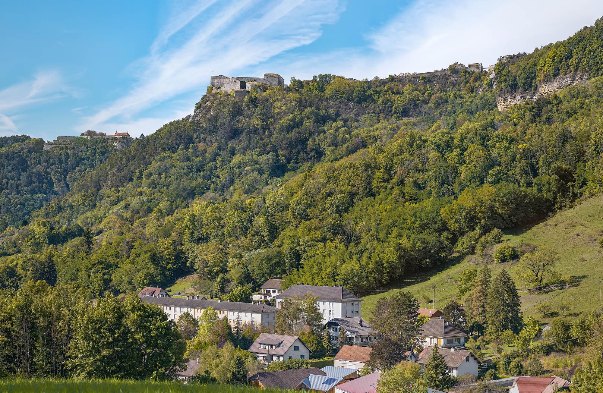 Le fort Belin depuis la route de Cernans (D 472).