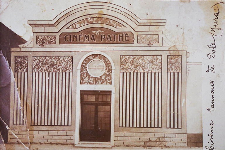 Cinéma Pathé (Pannaux), r. du 21 Janvier : façade (v. 1920).