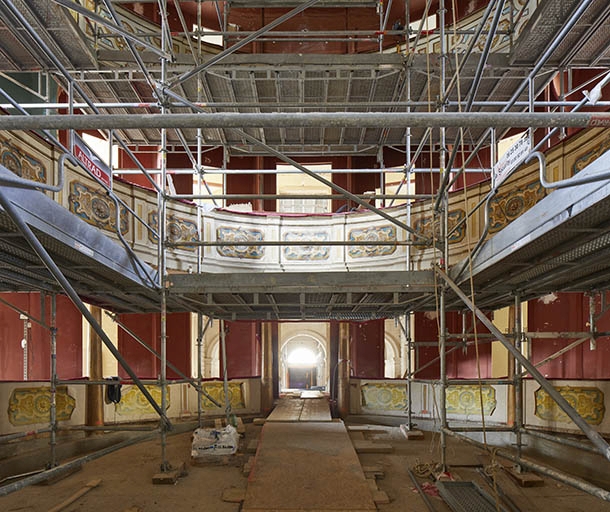 Echafaudage dans la salle, en 2020.