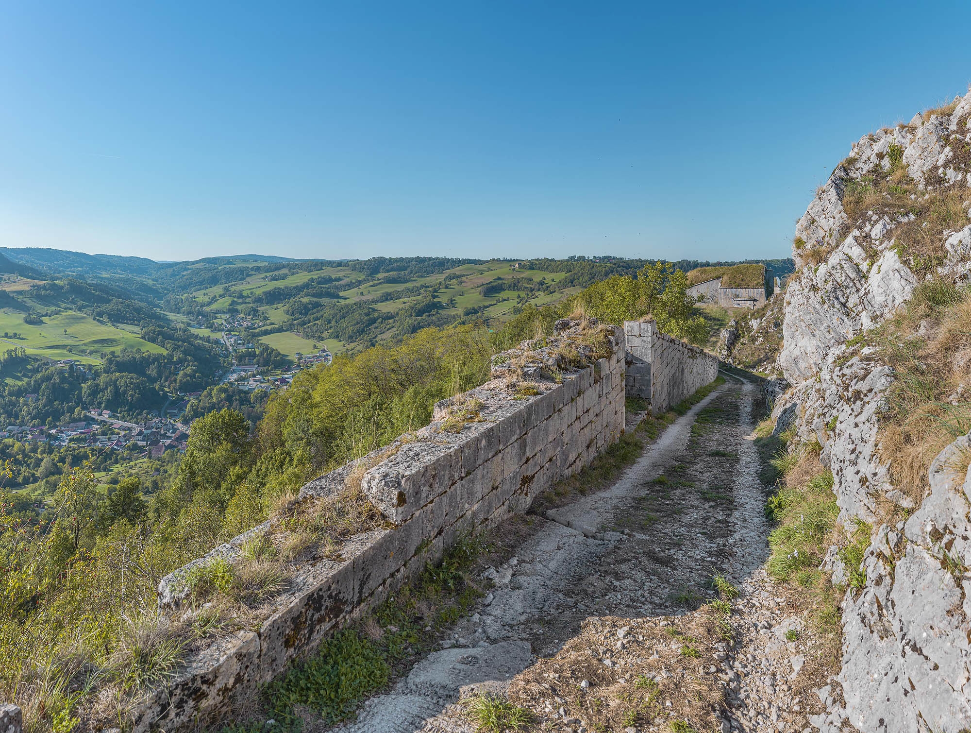 Chemin couvert reliant la redoute de Grelimbach à l'enceinte principale du fort.