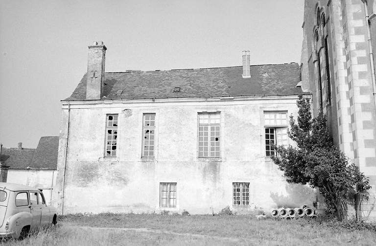 Logis : élévation droite.