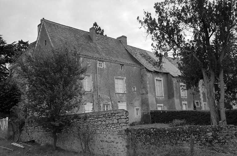 Logis : élévations droite et postérieure.