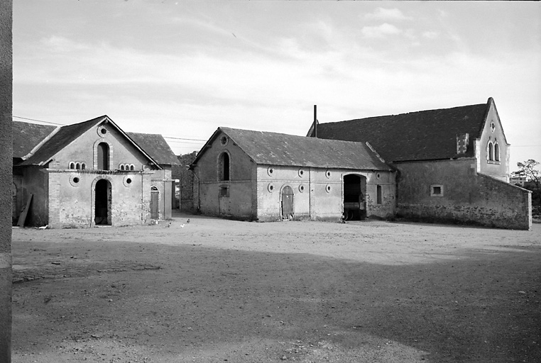Dépendances, vue d'ensemble depuis le nord.
