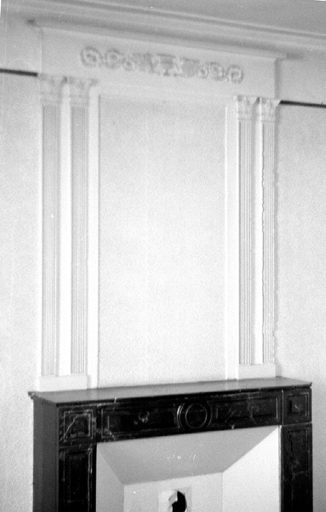 14 boulevard Victor-Hugo, cheminée à l'étage.