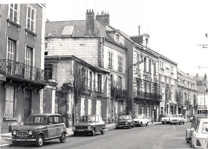 Elévation sur la rue Boisnet. A droite du document, jouxtant la maison de maître de la maison de parapluies Girard-Godin, l'ancien grenier à sel. (partie détruite).