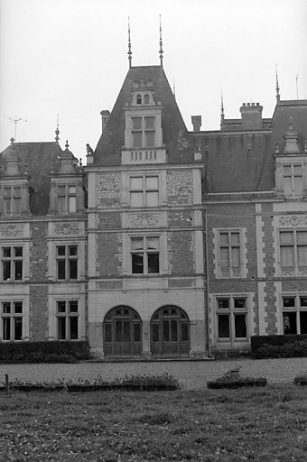 Logis, élévation antérieure : corps d'escalier.