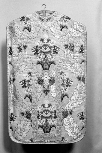 Chasuble : dos.