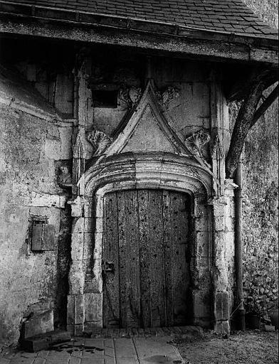 Logis, élévation antérieure : porte.