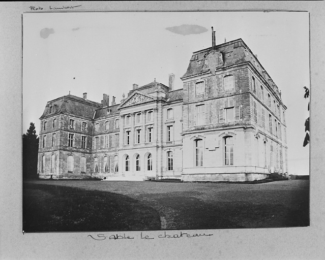 'Sablé le château', élévations antérieure et droite.