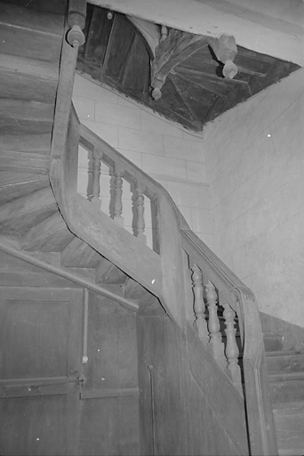 Logis : escalier.