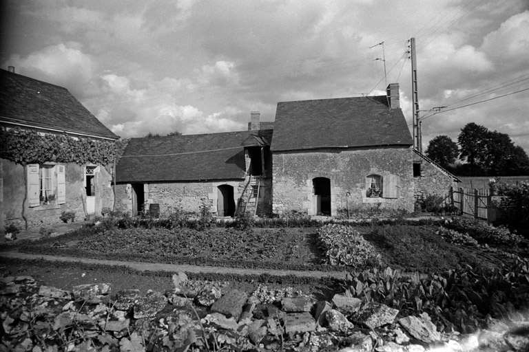 Ancien corps de logement et parties agricoles nord, façades antérieures sud.