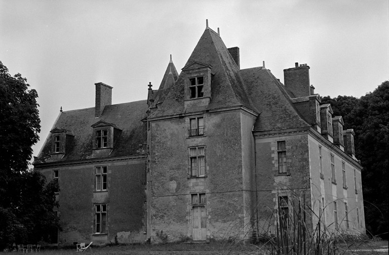 Corps principal sud (AB) : façades sud-ouest et sud-est.