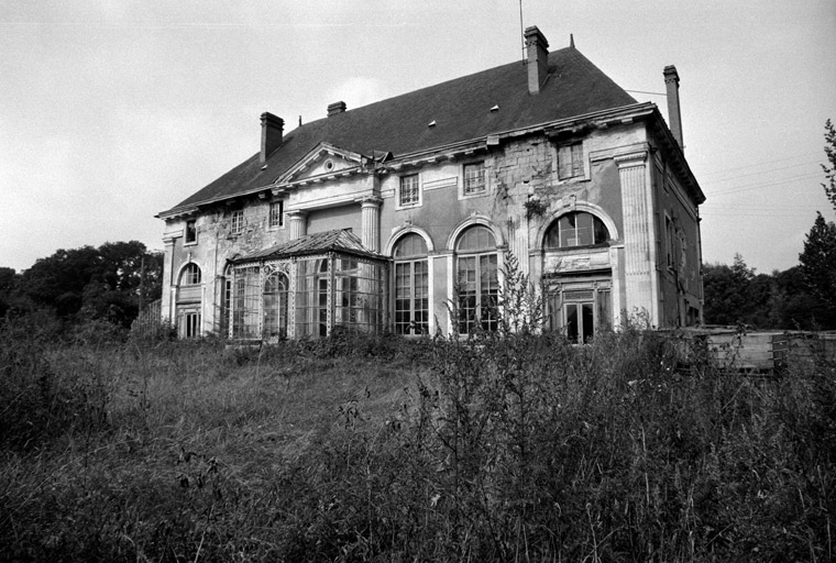 Château : façade antérieure sud.