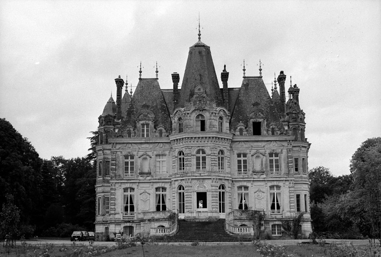 Château : façade sud-ouest.