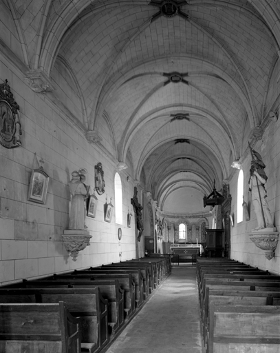 Nef et choeur : vue générale d'est en ouest.