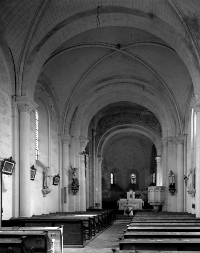 Nef et choeur : vue d'ensemble d'ouest en est.