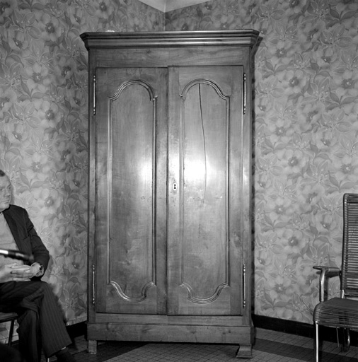 Armoire.