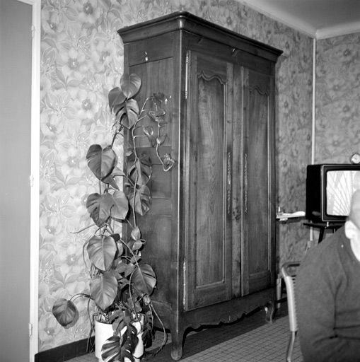 Armoire.
